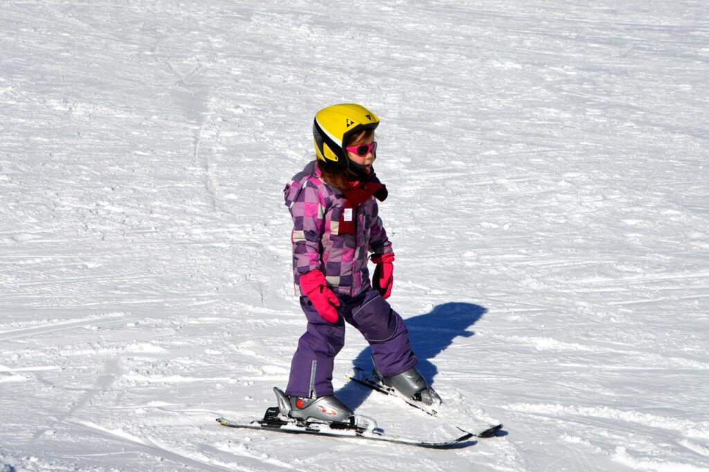 children, ski lessons, exercise hills, black forest, ski slope, children hill, beginners, hill, nature, snow, winter, forest, landscape, mountain, heaven, cold, hike, travel, vacations, piste-3167586.jpg